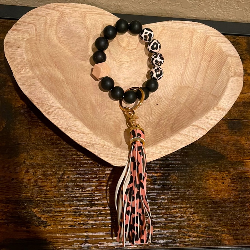 Bead stretch key ring bracelet